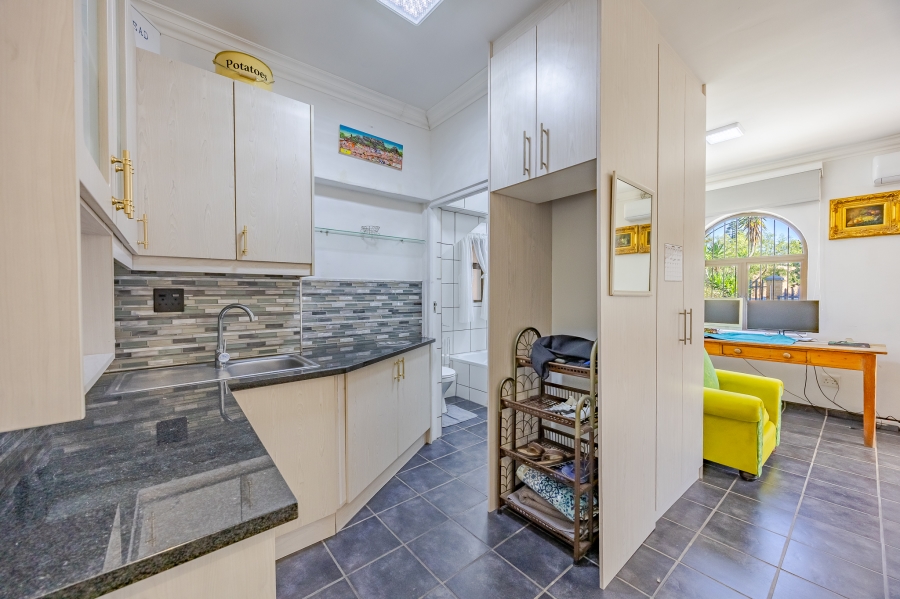 5 Bedroom Property for Sale in Flamingo Vlei Western Cape